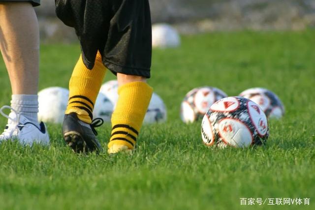 中国男篮险胜4分！王俊杰怒砍两双，拯救球队！